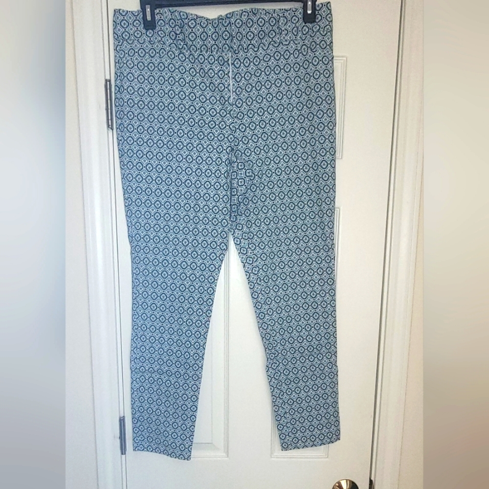 Navy, blue and white capris